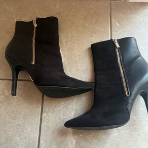 Jennifer Lopez Black Stiletto Heels with Pointed Toe